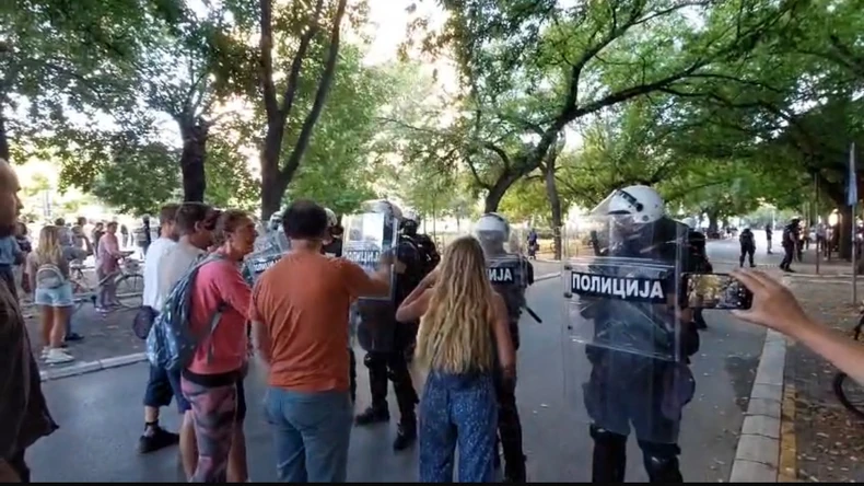 Protest ispred suda u Novom Sadur
