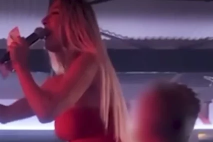 (VIDEO) VESNA ĐOGANI POKRADENA NA NASTUPU Nepoznati muškarac joj uzeo novac ispred nosa