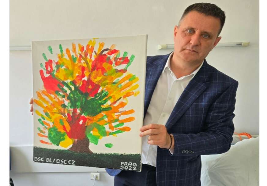(FOTO) “Počivaj u miru, prijatelju” Đajić namijenio posthumnu Zahvalnicu velikom pjevaču