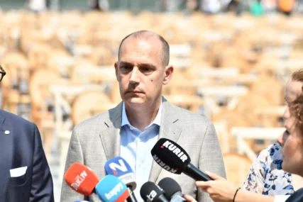 Ministar zdravlja iznio DETALJE OPERACIJE Darka Glišića "On je na respiratoru, više timova je učestvovalo u ovoj komplikovanoj intervenciji"