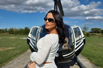HELIKOPTEROM STIGLA NA NASTUP Aleksandra Mladenović u markiranom od glave do pete ušla u letjelicu