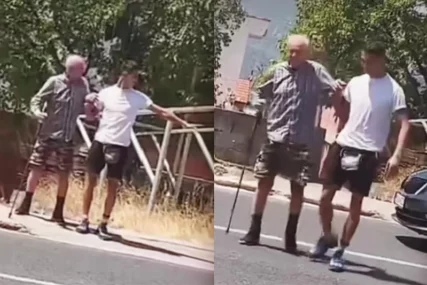 (VIDEO) Mladić pomogao starcu sa štapom da pređe magistralu, SNIMAK OSVOJIO MREŽE "Ako su vas djedovi išta učili to je da se dobro dobrim vraća"