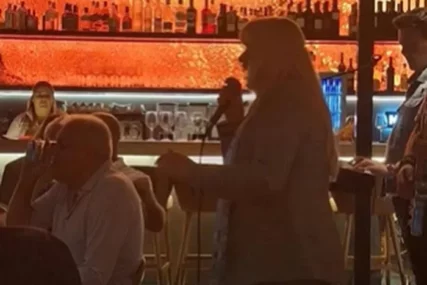 (VIDEO) Željko Obradović uživa u Sarajevu: Na uvo mu PJEVA HANKA PALDUM, i to pjesmu koju su navijači Partizana "prisvojili"