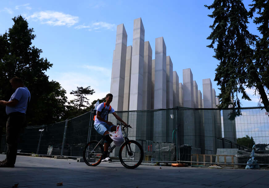 centralno spomen obilježje banjaluka , spomenik palim borcima 