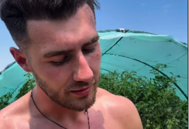 (VIDEO) "Mali obuci se, ima nas sa slabim srcem" Mladi farmer iz Bijeljine PRODAO SAV PARADAJZ zahvaljujući marketinškom triku bez majice