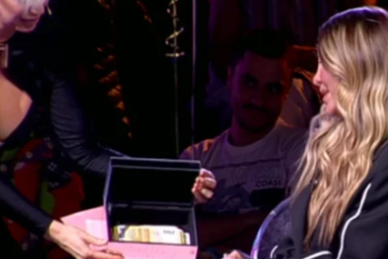 Kutija, a u njoj 3.000 EVRA: Aneli Ahmić dobila bogate poklone od fanova, svi u studiju ostali u šoku kada su ovo vidjeli