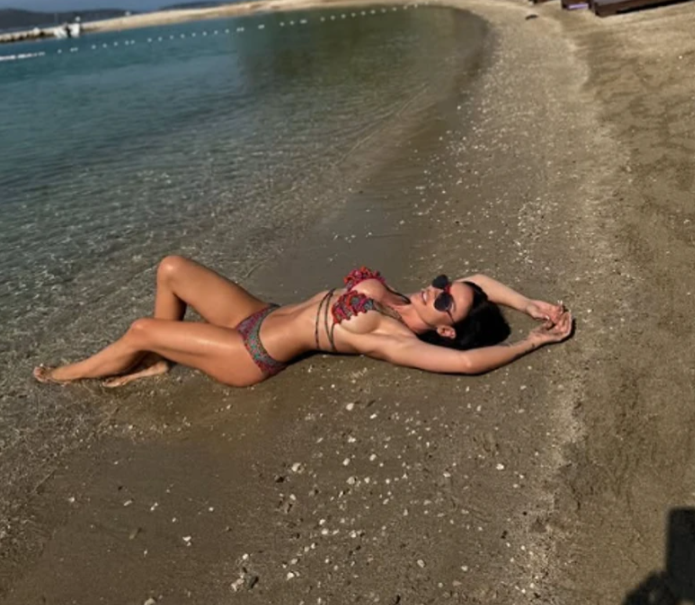 ZGODNA MAMA Kaća Živković pozirala na plaži, pa ostavila bez teksta izgledom