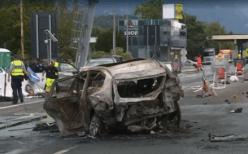 Žena (32) izgorjela: Ovo su prve fotografije stravičnog sudaru na granici između Slovenije i Italije, otac iz automobila izvukao kćerku (8)