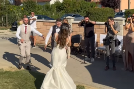 (VIDEO) "LETEĆA MLADA" Snimak sa svadbe postao hit na mrežama, ova djevojka je izabrala krajnje neobičan način za izlazak pred mladoženju