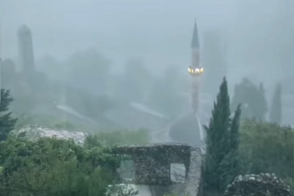 (VIDEO) Pogoršanje zahvatilo BiH: Pogledajte gdje OD JUTROS LIJE KAO IZ KABLA, temperature u osjetnom padu