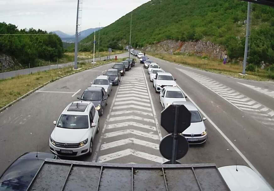 Granični prelaz Zubci