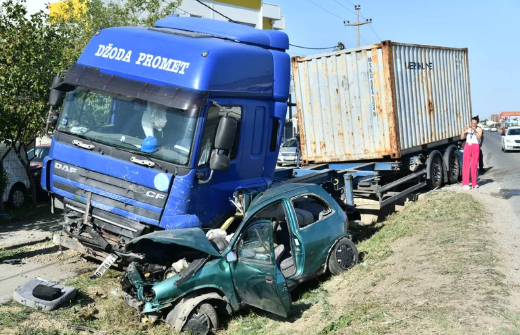 (FOTO) POGINULA BRAĆA Jezivi prizori sa mjesta stravične saobraćajke, krv i staklo rasuti po putu