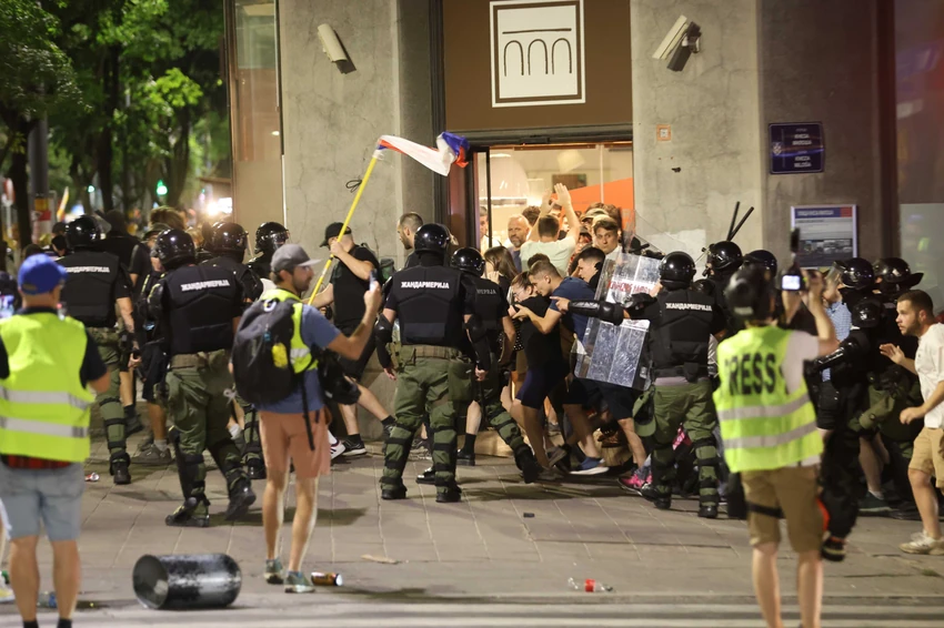 Sukobi na sinoćnim protestima u Srbiji 