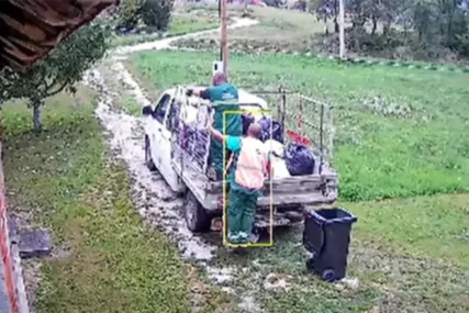 (VIDEO) Nekoliko trenutaka prije tragičnog ishoda: Objavljen snimak radnika koji je pao sa kamiona za odvoz smeća i poginuo