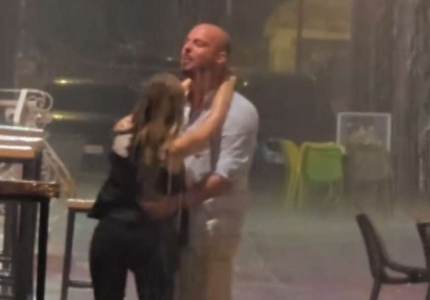 par pleše na kiši u sarajevu