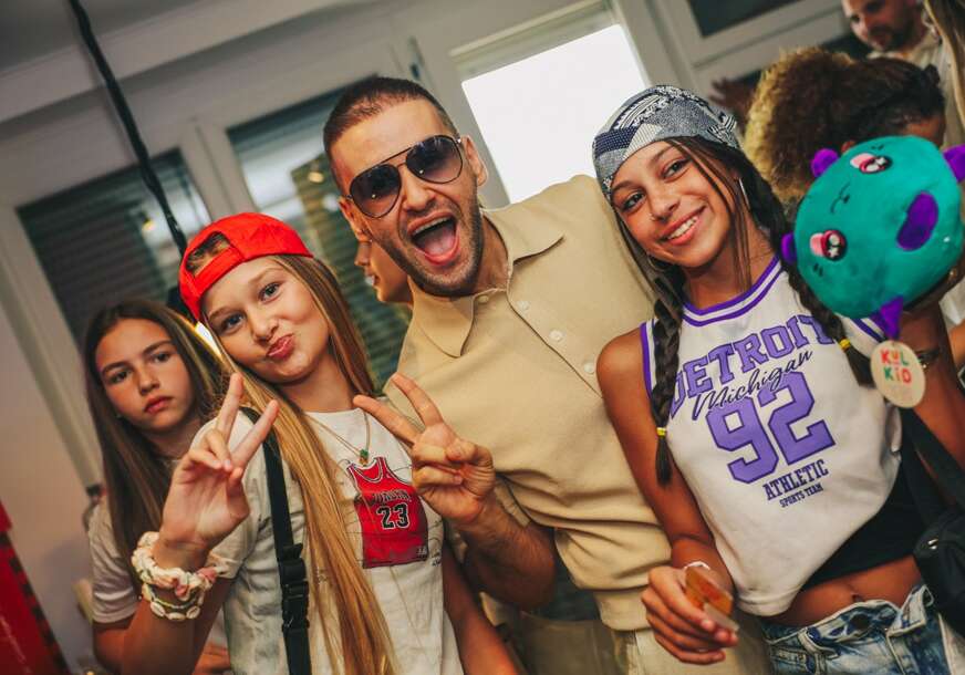 (VIDEO,FOTO) Festivalska adresa: Dobro raspoloženje u redovima za Kulovićevu 3