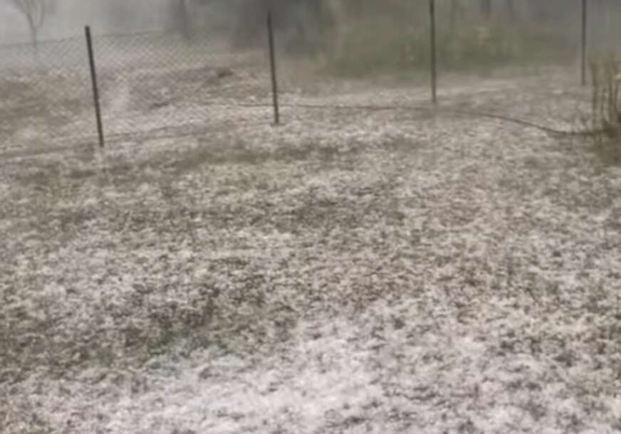 (VIDEO) TUČE JAK GRAD, DVORIŠTE SE BIJELI U Srbiju stiglo snažno nevrijeme, RHMZ izdao upozorenje