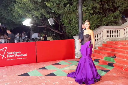 (FOTO, VIDEO) VRHUNSKI GLAMUR NA DJELU Lejla Durmo proglašena za kraljicu crvenog tepiha u raskošnoj kreaciji Aleksandre Klačar