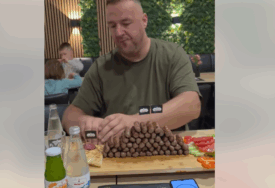 (VIDEO) Postao prava senzacija: Mirza Jukić pokušava da obori rekord Balkana, pred njim je BILO 60 ĆEVAPA i evo šta je uradio