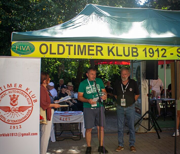 (VIDEO, FOTO) Miladin iz Laktaša vlasnik je najboljeg oldtajmera u BiH: Čudo sa DRVENIM TOČKOVIMA staro 104 godine osvojilo još jedno priznanje
