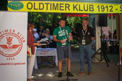 (VIDEO, FOTO) Miladin iz Laktaša vlasnik je najboljeg oldtajmera u BiH: Čudo sa DRVENIM TOČKOVIMA staro 104 godine osvojilo još jedno priznanje