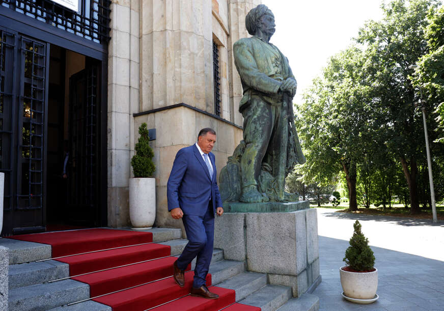 milorad dodik izlazi iz palate predsjednika 