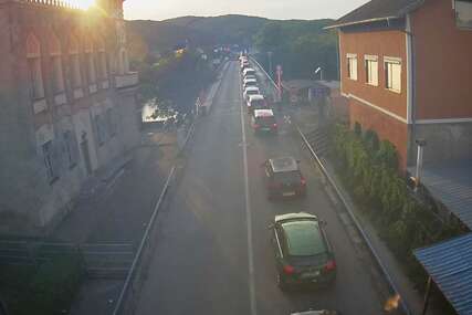 NEZAPAMĆENA GUŽVA Ako ne morate, NE IDITE NA OVAJ GRANIČNI PRELAZ, kolona je kilometarska