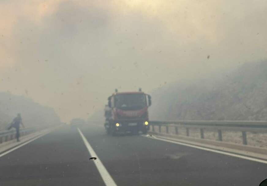 (VIDEO, FOTO) Dramatični snimci na području Neuma: Bukti VELIKI POŽAR, zahvaćeno više lokacija