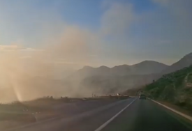 (VIDEO) KULJA CRNI DIM Ponovo gori gradska deponija u Trebinju, otežan saobraćaj