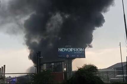 (VIDEO) VATROGASCI NA TERENU Buknuo požar u krugu modričkog preduzeća