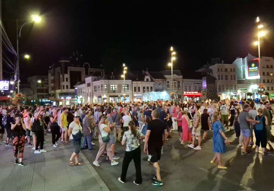 PROTESTI NE PRESTAJU U Novom Sadu skup ispred Rektorata, okupljanja i u drugim gradovima