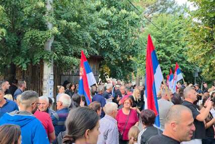 Okupljanja u 100 mjesta: Širom Srbije okupljanja građana protiv blokada