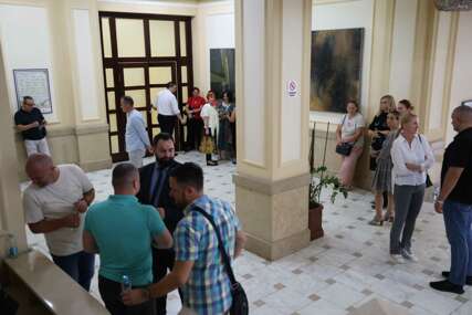 (FOTO) "Akvana" i gradski bazen preči od Dodika: Ni nakon 2 sata odbornici NISU USVOJILI DNEVNI RED, ali su ispričali svašta