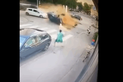 (VIDEO, FOTO) Vozač NIJE BIO PIJAN: Bahati Banjalučanin "fordom" uletio u kružni tok u centru grada, a evo kolika mu kazna prijeti za divljačku vožnju