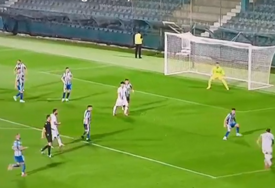 Derbi u Podgorici obilježio BIZARAN POGODAK: Sutjeska savladala Budućnost zahvaljujući nespretnom potezu Piševića