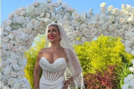 (FOTO) Jovana Jeremić PONOVO ZALJUBLJENA: Voditeljka pokazala skupocjeni rođendanski poklon koji je dobila