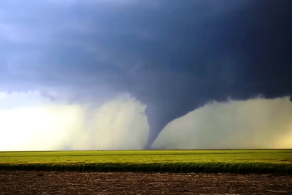 (VIDEO, FOTO) STRAHOVITA OLUJA Tornado u Lombardiji nosio krovove kuća, na snazi alarmi za više regija