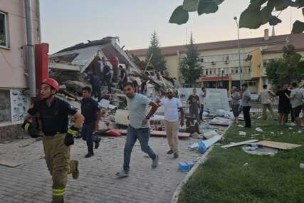 IMA POGINULIH Snažan zemljotres pogodio Tursku, srušilo se čak 16 zgrada