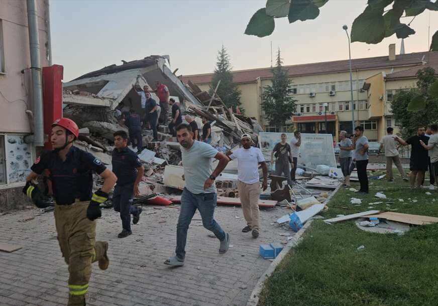 IMA POGINULIH Snažan zemljotres pogodio Tursku, srušilo se čak 16 zgrada