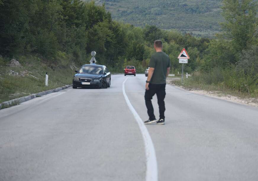 (VIDEO, FOTO) Haos na Manjači: Zbog udesa u blizini kasarne stvara se velika kolona