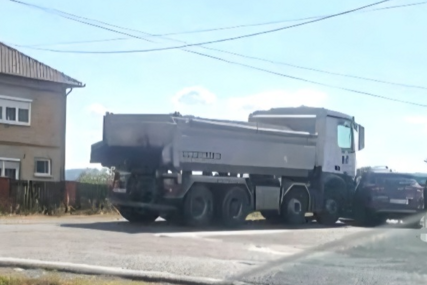 (VIDEO) POGINULE 2 OSOBE Strahovita nesreća kod Ugljevika, povrijeđenima nije bilo spasa