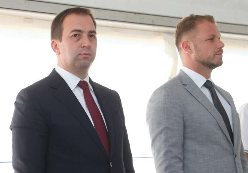 (FOTO) "Spomenik nije predizborna dekoracija" Selak optužio Stanivukovića da manipuliše emocijama birača i sjećanjem na poginule borce