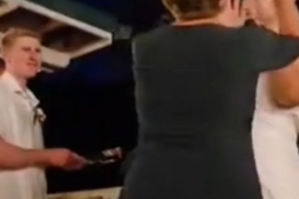 (VIDEO) "Ona te očigledno mrzi" Snimak sa svadbe eksplodirao društvenim mrežama, svekrva pokazala pravo lice na dan vjenčanja