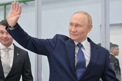 (FOTO) U pitanju je skupocjeni "Aurus": Putin u Kinu stigao u automobilu sa KINESKIM TABLICAMA