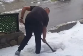 (VIDEO) LOPATAMA KUPE LED Apokaliptični snimci nevremena