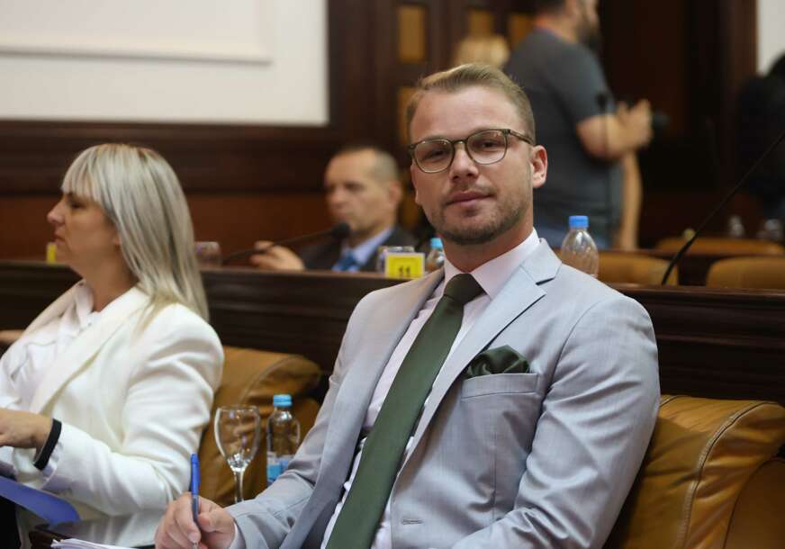 Draško Stanivuković, Vanredna sjednica Grada Banja Luka, Javna rasvjeta