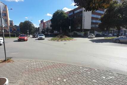 (VIDEO, FOTO) U Banjaluci što visi, to i otpada: Od FAMOZNE „ŠTIPALJKE“ ni traga ni glasa, pogledajte NA ŠTA LIČI KRUŽNI TOK na Bulevaru