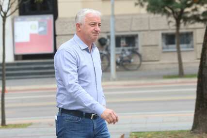 (FOTO) "Hrabro, časno i odgovorno radi svoj posao" Borenović podržao novinarku Vesnu Vukmirović nakon napada u Doboju