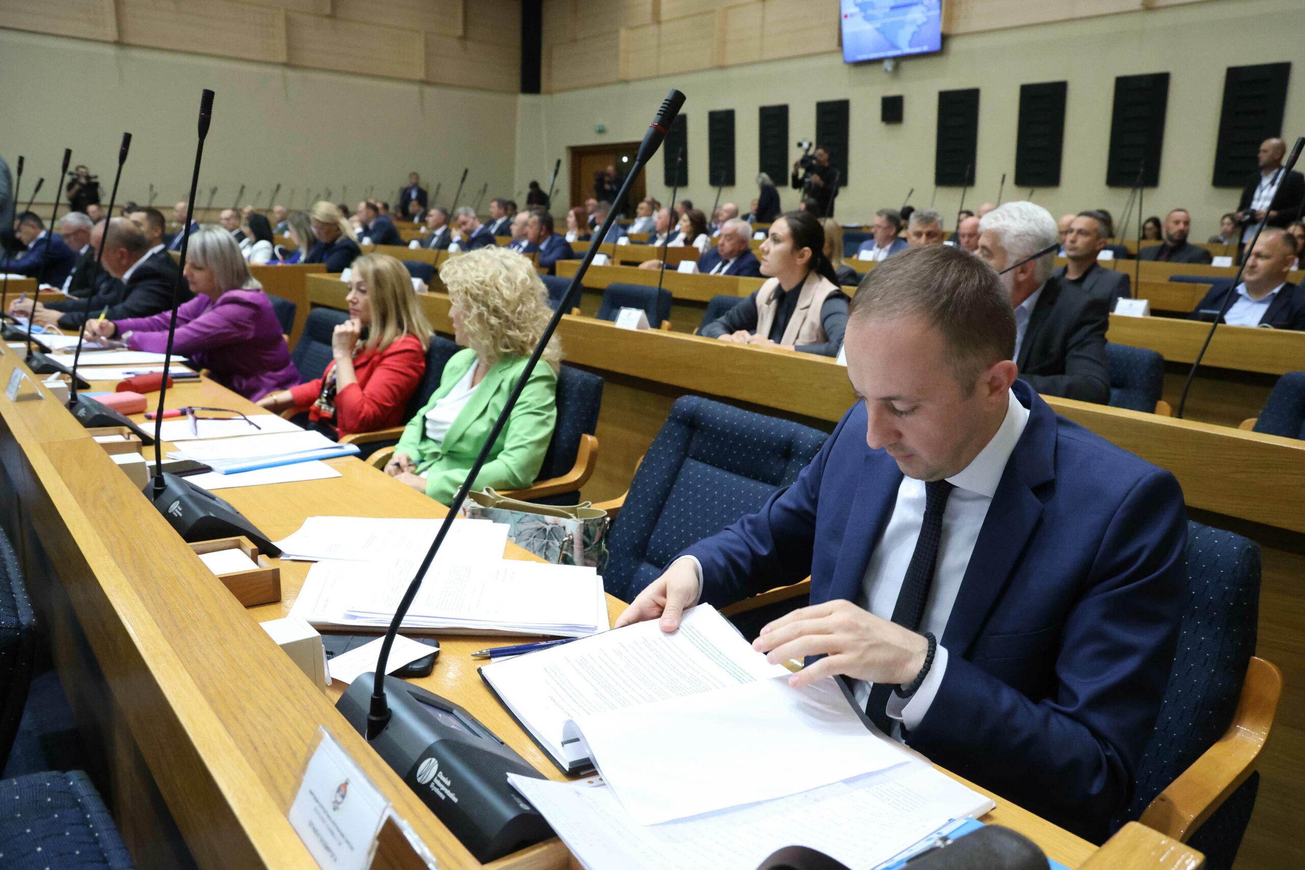 “Nemamo mi s vama šta da se slažemo” Bodiroga najavio da SDS neće glasati za zaključke u Narodnoj skupštini, optužio vladajuće za GNUSNE LAŽI
