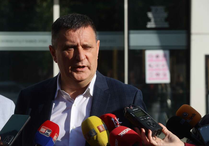 Vlado Đajić ispred Osnovnog suda u Banjaluci